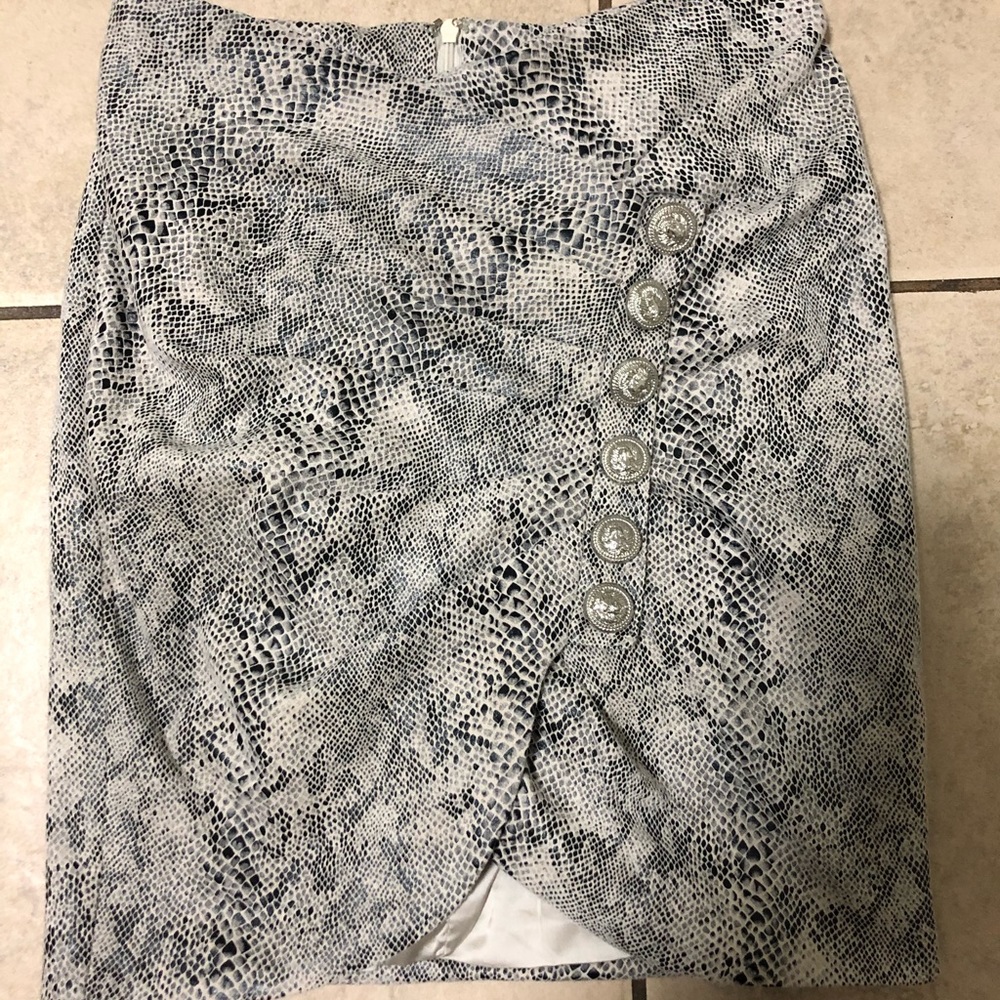 Boutique snake/alligator print mini skirt